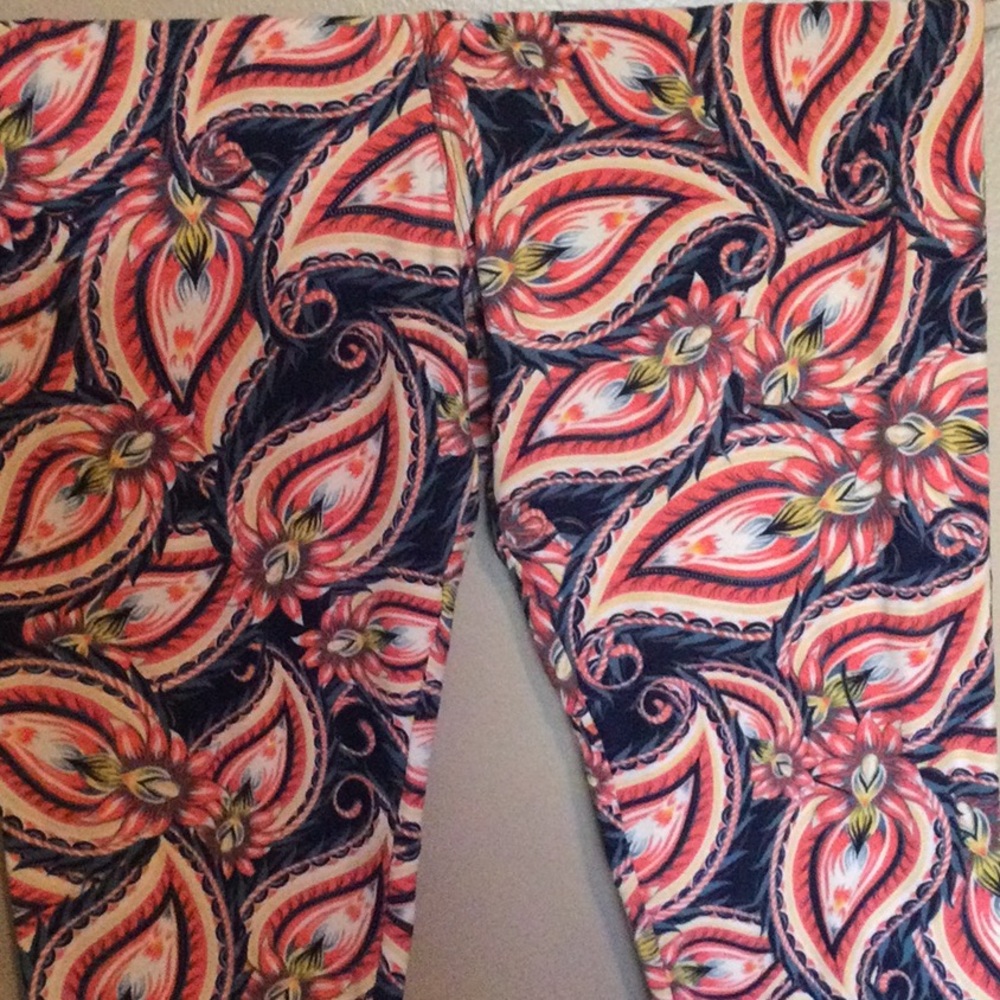 Brand new Lularoe Leggings, size TC, Paisley Pattern- peach, white, yellow